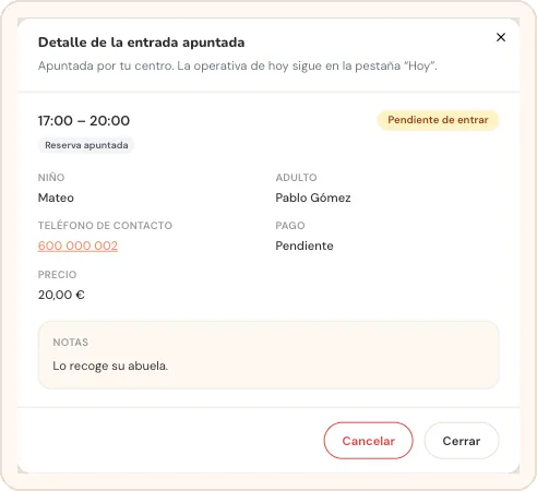 Detalle de una entrada apuntada con la franja, el niño, el adulto, el teléfono, el pago, el precio, las notas y los botones Cancelar y Cerrar